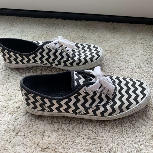 City Sneaks Zig Zag Striped Shoes - Picture 4 of 6